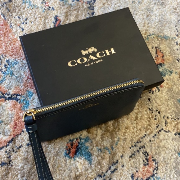 Coach wristlet - Picture 6 of 6